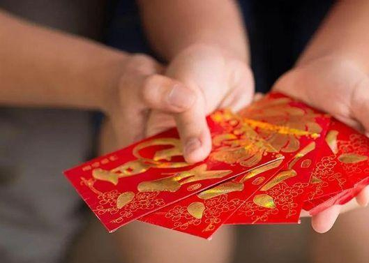 眷注员工怙恃，，，为员工怙恃设置眷注金制度